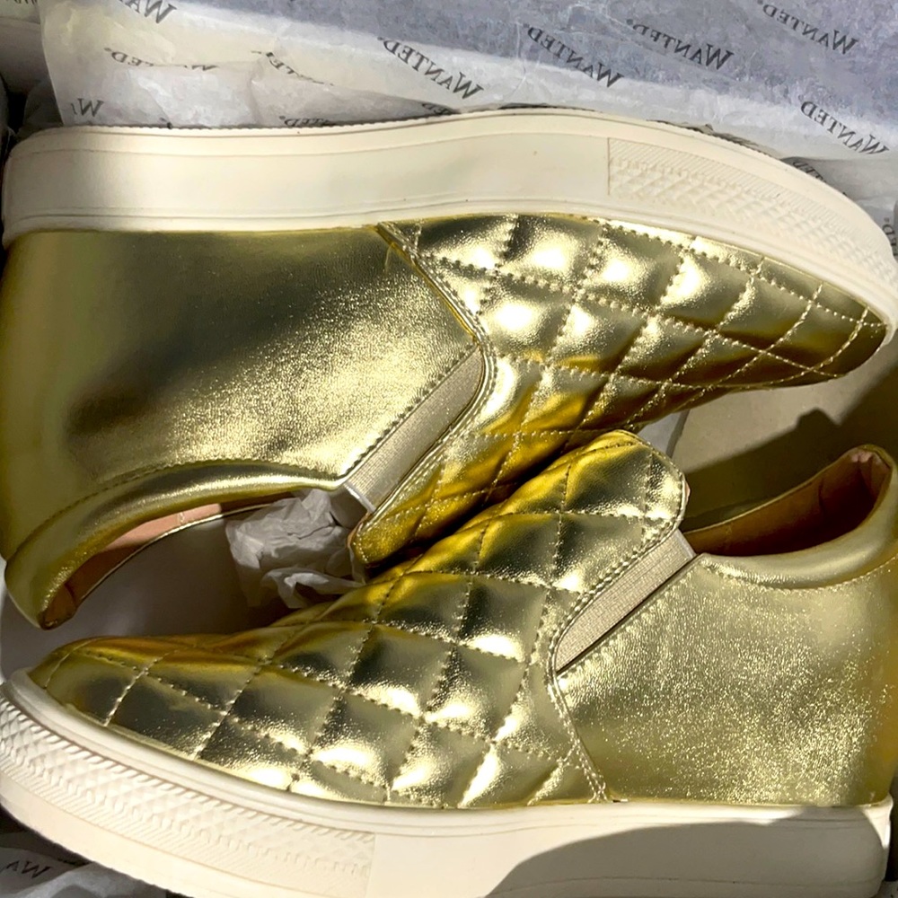 Gold, size 10 run small, cost 70 sale on 20